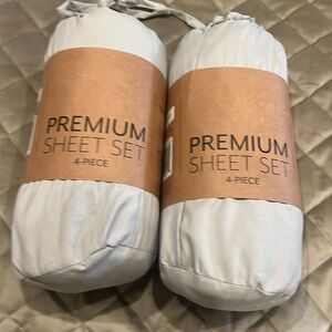 NWT XL Twin Bed sheets with two pillow cases